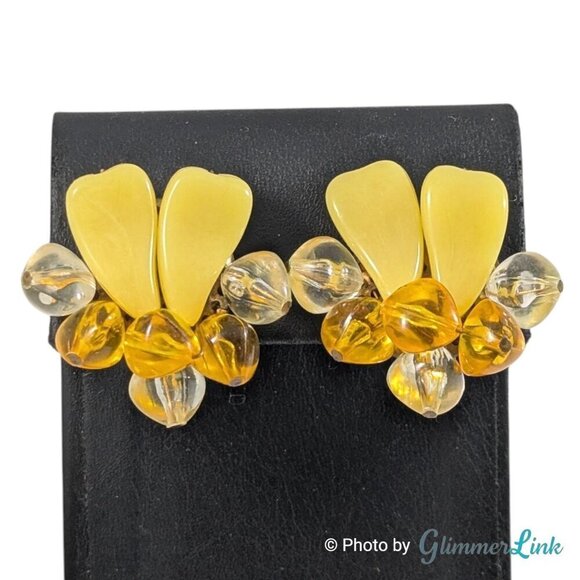 Vintage 50's Western Germany Yellow Beaded Cluster Gold Tone Clip On Earrings - Picture 3 of 11